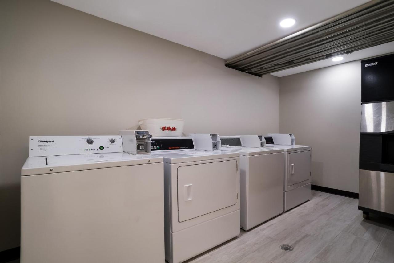 Super 8 By Wyndham Marston Μοτέλ Εξωτερικό φωτογραφία